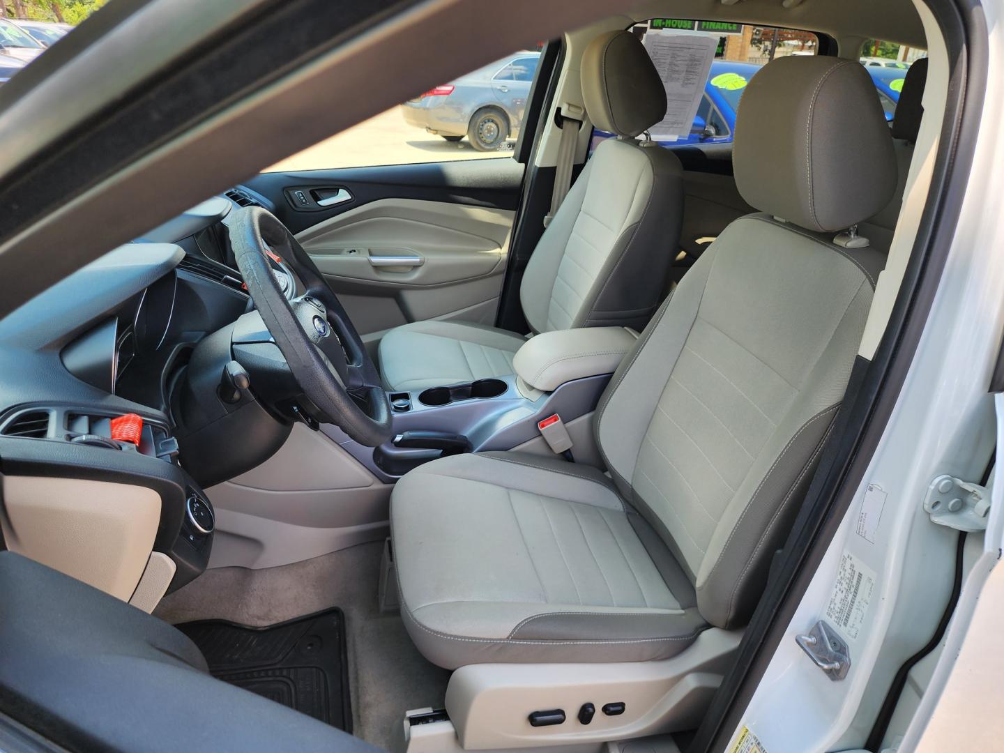 2016 WHITE Ford Escape SE (1FMCU9GX0GU) with an 1.6L L4 DOHC 16V engine, 6-Speed Automatic transmission, located at 2660 S.Garland Avenue, Garland, TX, 75041, (469) 298-3118, 32.885387, -96.656776 - Photo#11