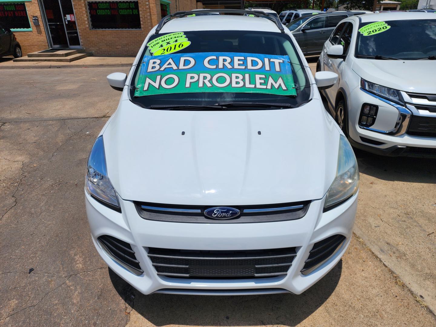 2016 WHITE Ford Escape SE (1FMCU9GX0GU) with an 1.6L L4 DOHC 16V engine, 6-Speed Automatic transmission, located at 2660 S.Garland Avenue, Garland, TX, 75041, (469) 298-3118, 32.885387, -96.656776 - Welcome to DallasAutos4Less, one of the Premier BUY HERE PAY HERE Dealers in the North Dallas Area. We specialize in financing to people with NO CREDIT or BAD CREDIT. We need proof of income, proof of residence, and a ID. Come buy your new car from us today!! This is a Super Clean 2016 FORD ESCAP - Photo#8