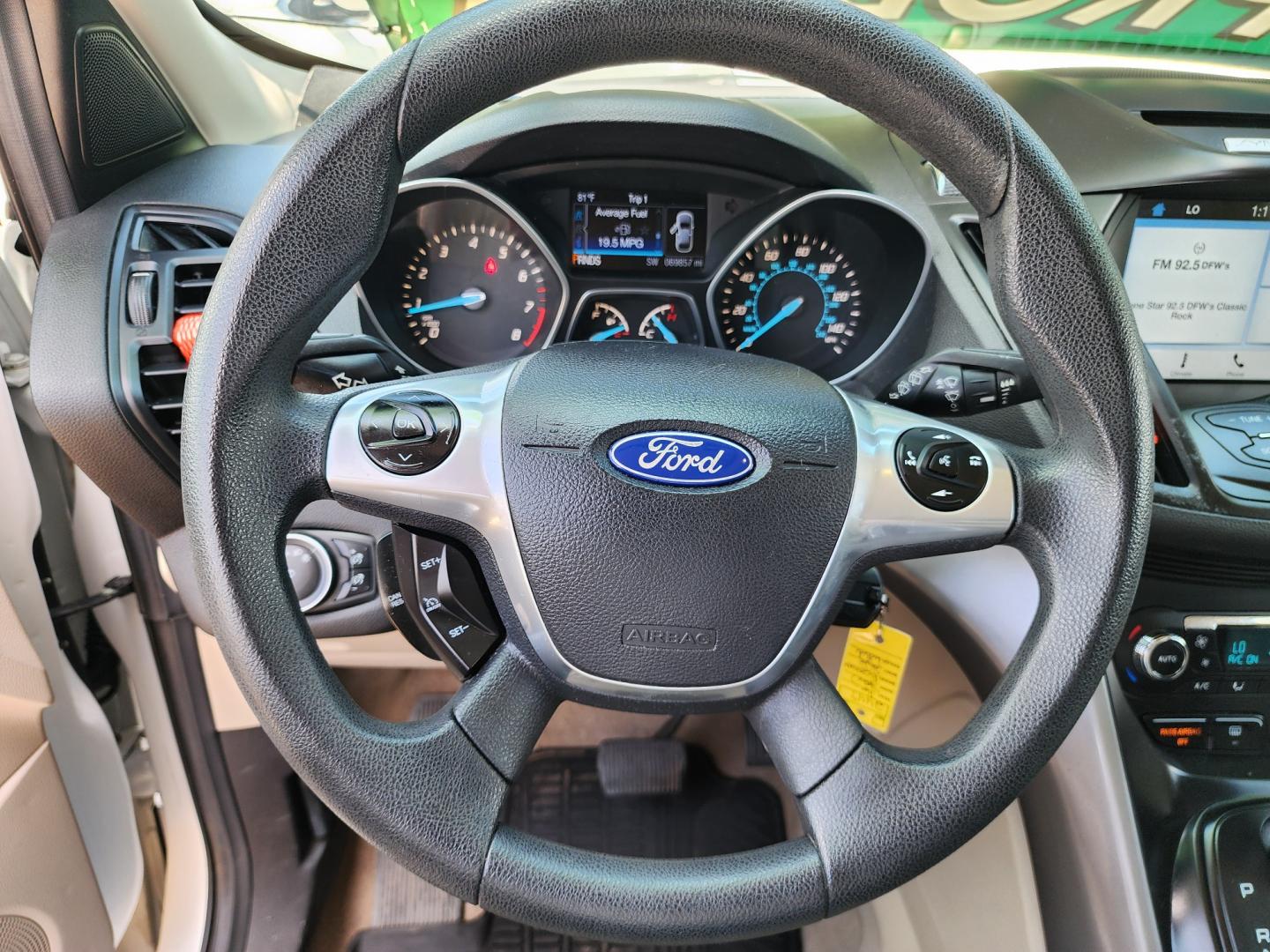 2016 WHITE Ford Escape SE (1FMCU9GX0GU) with an 1.6L L4 DOHC 16V engine, 6-Speed Automatic transmission, located at 2660 S.Garland Avenue, Garland, TX, 75041, (469) 298-3118, 32.885387, -96.656776 - Photo#12