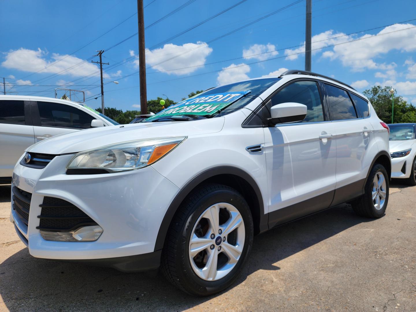 2016 WHITE Ford Escape SE (1FMCU9GX0GU) with an 1.6L L4 DOHC 16V engine, 6-Speed Automatic transmission, located at 2660 S.Garland Avenue, Garland, TX, 75041, (469) 298-3118, 32.885387, -96.656776 - Photo#7