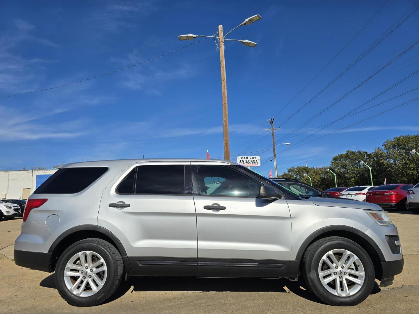 2016 Ford Explorer (1FM5K8B85GG) with an 3.5L V6 DOHC 24V engine, 6-Speed Automatic transmission, located at 2660 S.Garland Avenue, Garland, TX, 75041, (469) 298-3118, 32.885387, -96.656776 - Photo#2