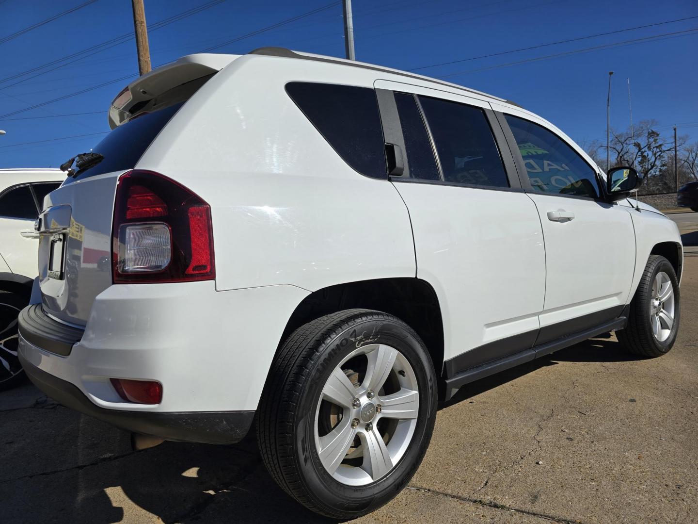 2016 WHITE Jeep Compass Sport (1C4NJCBA6GD) with an 2.0L L4 DOHC 16V engine, AUTO transmission, located at 2660 S.Garland Avenue, Garland, TX, 75041, (469) 298-3118, 32.885387, -96.656776 - Photo#3