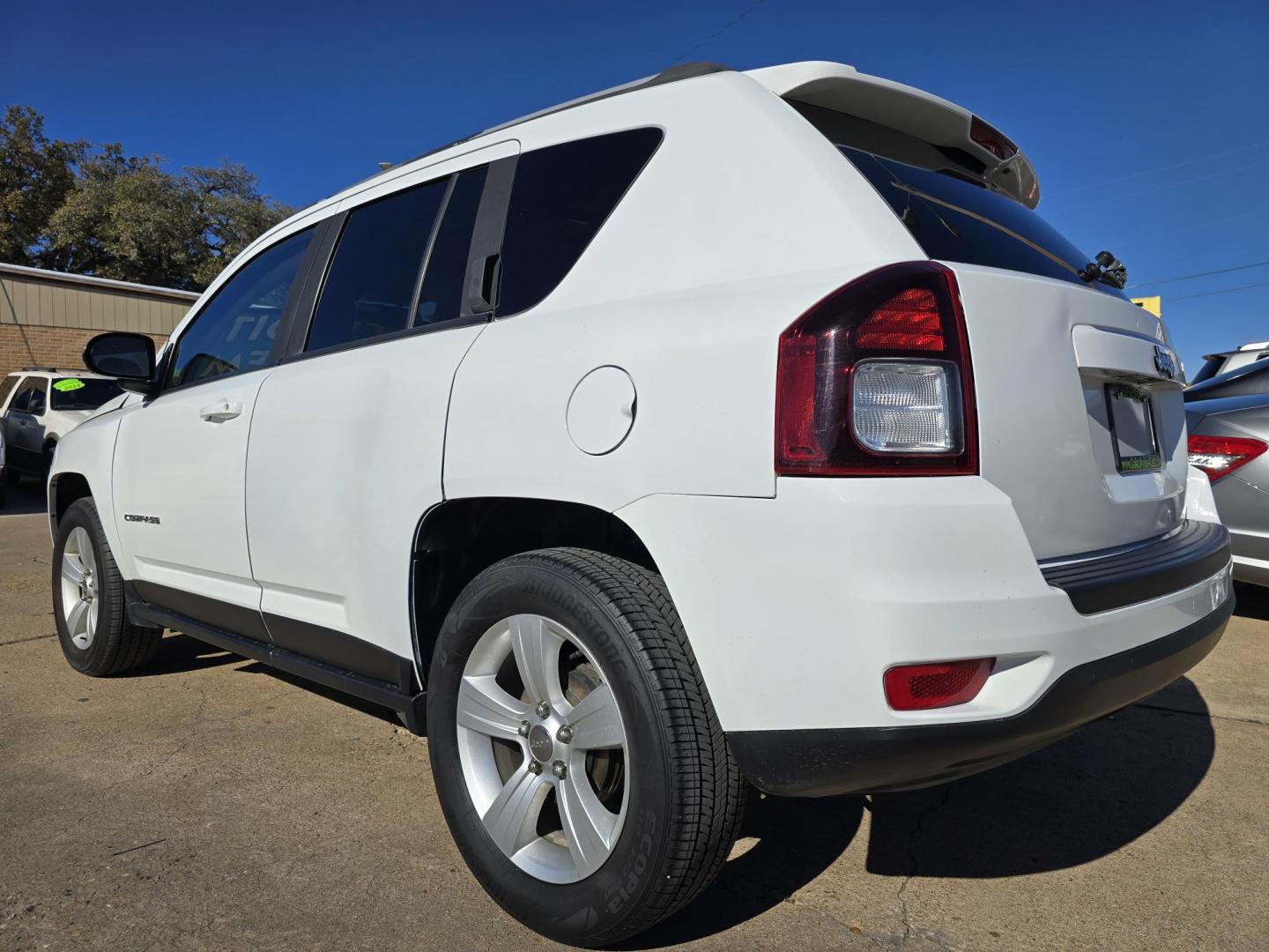 2016 WHITE Jeep Compass Sport (1C4NJCBA6GD) with an 2.0L L4 DOHC 16V engine, AUTO transmission, located at 2660 S.Garland Avenue, Garland, TX, 75041, (469) 298-3118, 32.885387, -96.656776 - Photo#5