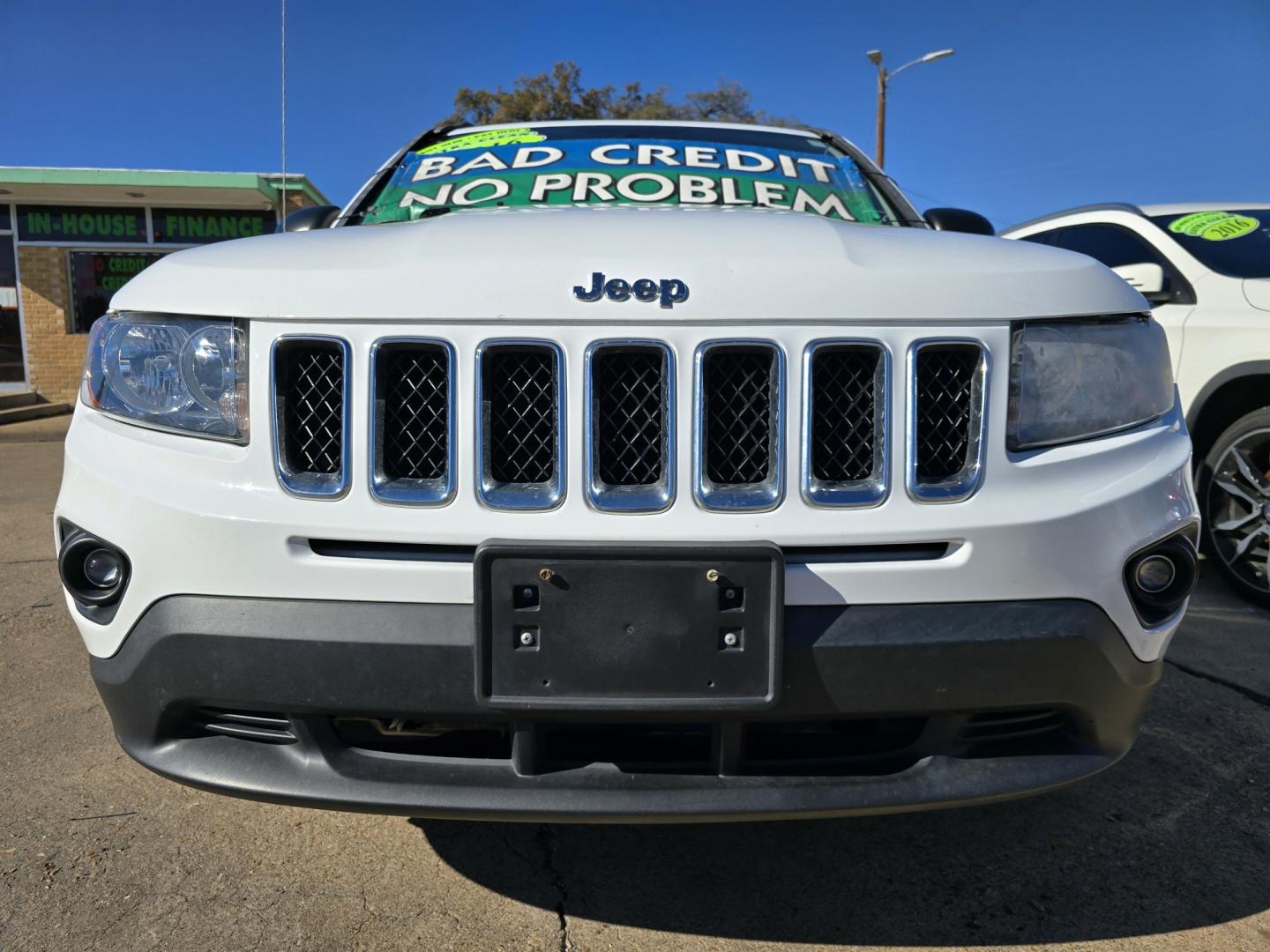 2016 WHITE Jeep Compass Sport (1C4NJCBA6GD) with an 2.0L L4 DOHC 16V engine, AUTO transmission, located at 2660 S.Garland Avenue, Garland, TX, 75041, (469) 298-3118, 32.885387, -96.656776 - Photo#8