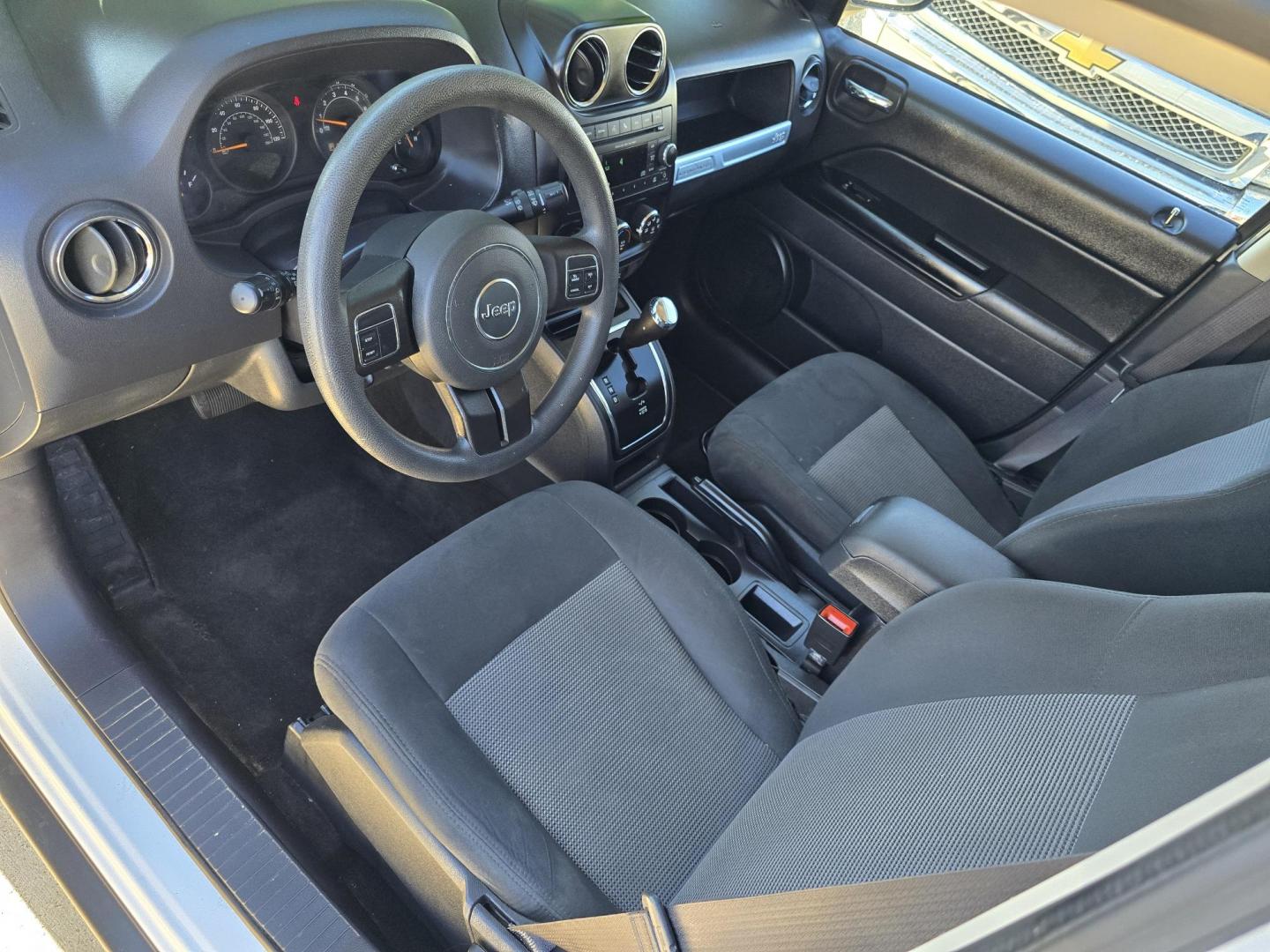 2016 WHITE Jeep Compass Sport (1C4NJCBA6GD) with an 2.0L L4 DOHC 16V engine, AUTO transmission, located at 2660 S.Garland Avenue, Garland, TX, 75041, (469) 298-3118, 32.885387, -96.656776 - Photo#10