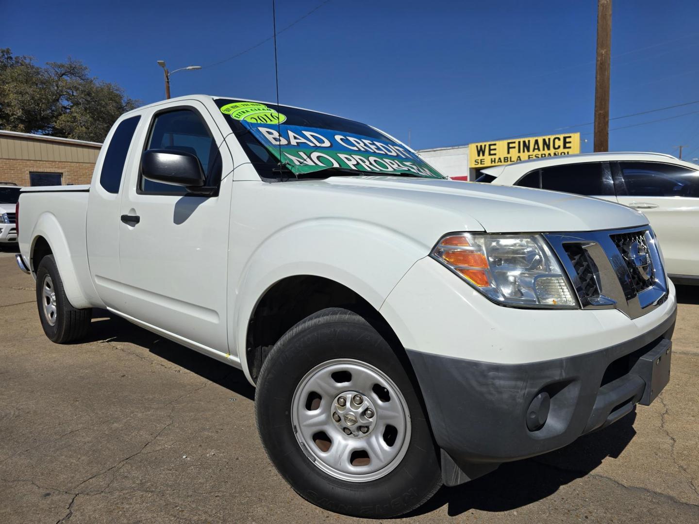 2016 WHITE Nissan Frontier S King Cab (1N6BD0CT3GN) with an 2.5L L4 DOHC 16V engine, AUTO transmission, located at 2660 S.Garland Avenue, Garland, TX, 75041, (469) 298-3118, 32.885387, -96.656776 - Photo#0