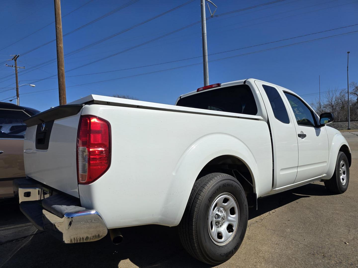 2016 WHITE Nissan Frontier S King Cab (1N6BD0CT3GN) with an 2.5L L4 DOHC 16V engine, AUTO transmission, located at 2660 S.Garland Avenue, Garland, TX, 75041, (469) 298-3118, 32.885387, -96.656776 - Photo#3