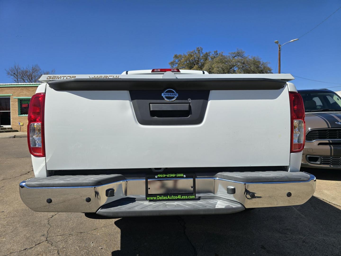 2016 WHITE Nissan Frontier S King Cab (1N6BD0CT3GN) with an 2.5L L4 DOHC 16V engine, AUTO transmission, located at 2660 S.Garland Avenue, Garland, TX, 75041, (469) 298-3118, 32.885387, -96.656776 - Photo#4