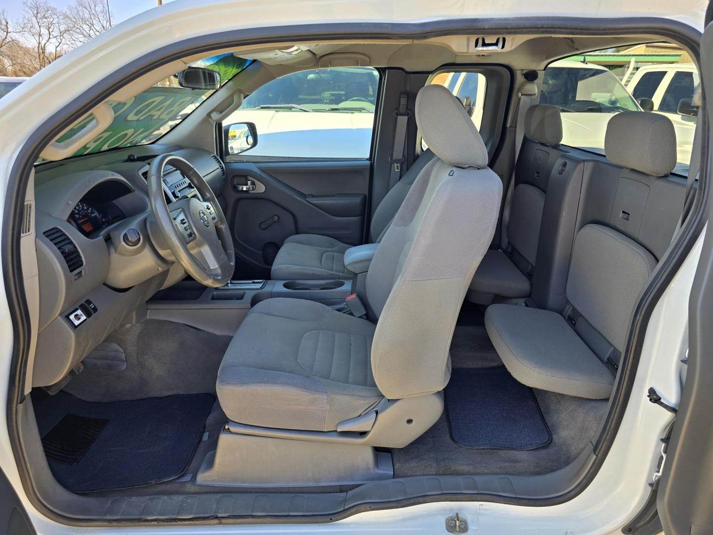 2016 WHITE Nissan Frontier S King Cab (1N6BD0CT3GN) with an 2.5L L4 DOHC 16V engine, AUTO transmission, located at 2660 S.Garland Avenue, Garland, TX, 75041, (469) 298-3118, 32.885387, -96.656776 - Photo#13