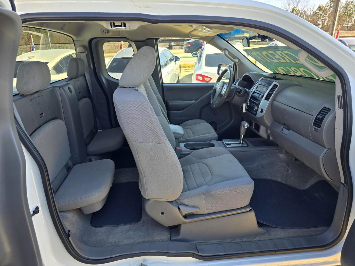 2016 WHITE Nissan Frontier S King Cab (1N6BD0CT3GN) with an 2.5L L4 DOHC 16V engine, AUTO transmission, located at 2660 S.Garland Avenue, Garland, TX, 75041, (469) 298-3118, 32.885387, -96.656776 - Photo#16