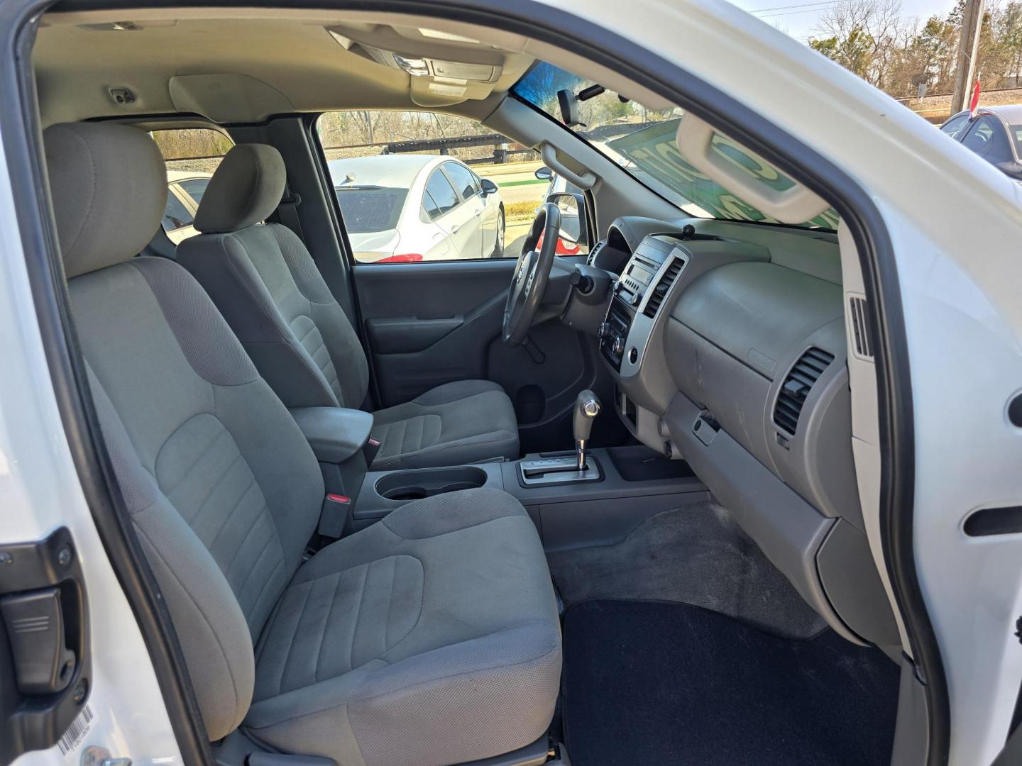 2016 WHITE Nissan Frontier S King Cab (1N6BD0CT3GN) with an 2.5L L4 DOHC 16V engine, AUTO transmission, located at 2660 S.Garland Avenue, Garland, TX, 75041, (469) 298-3118, 32.885387, -96.656776 - Photo#17