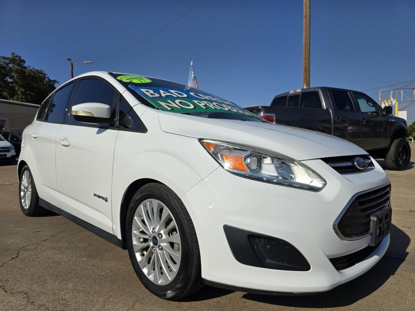 2017 DIAMOND WHITE Ford C-Max Hybrid SE (1FADP5AUXHL) with an 2.0L L4 DOHC 16V HYBRID engine, CVT transmission, located at 2660 S.Garland Avenue, Garland, TX, 75041, (469) 298-3118, 32.885387, -96.656776 - Welcome to DallasAutos4Less, one of the Premier BUY HERE PAY HERE Dealers in the North Dallas Area. We specialize in financing to people with NO CREDIT or BAD CREDIT. We need proof of income, proof of residence, and a ID. Come buy your new car from us today!! This is a Super Clean 2017 FORD C-MAX - Photo#1