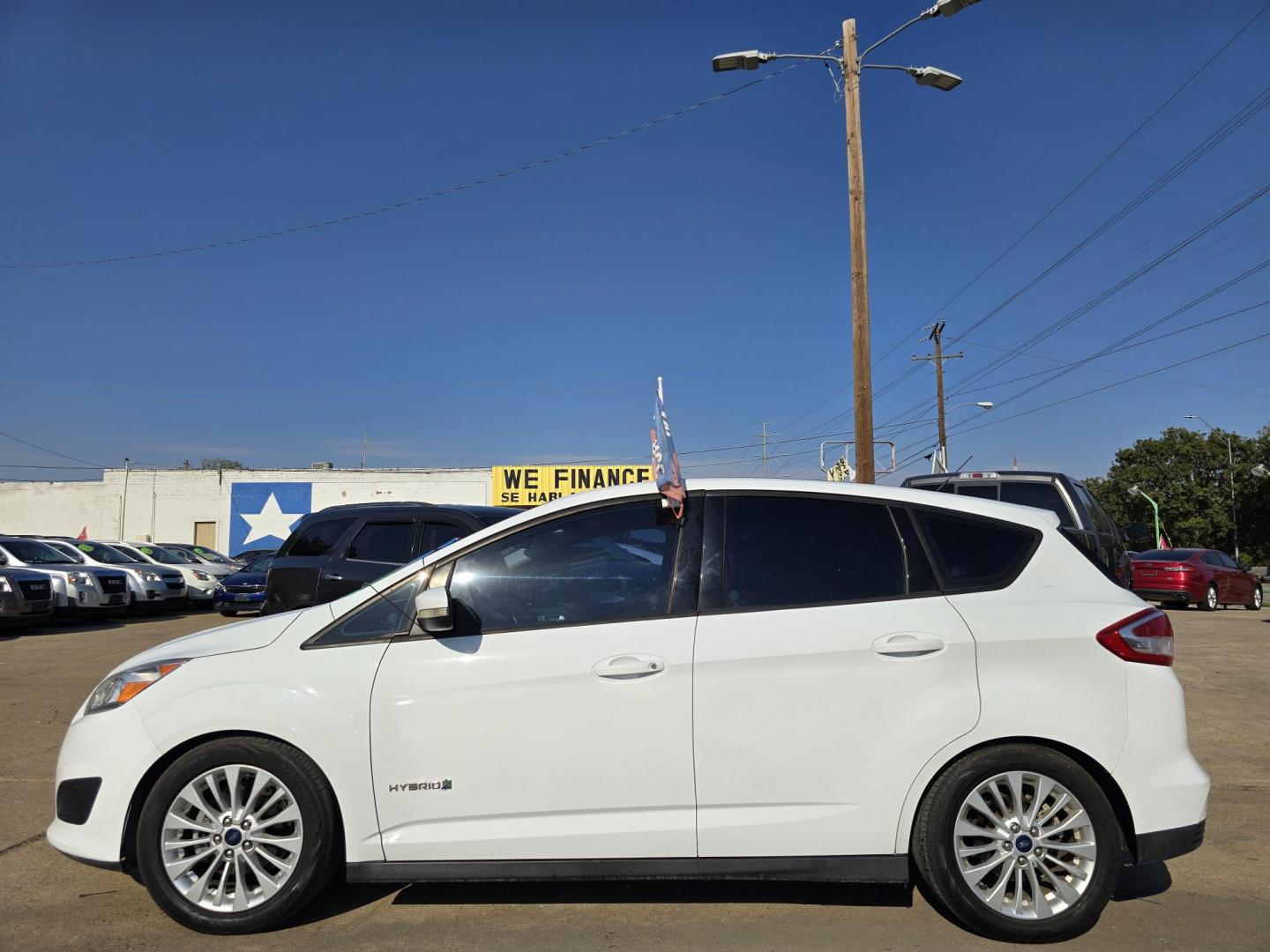 2017 DIAMOND WHITE Ford C-Max Hybrid SE (1FADP5AUXHL) with an 2.0L L4 DOHC 16V HYBRID engine, CVT transmission, located at 2660 S.Garland Avenue, Garland, TX, 75041, (469) 298-3118, 32.885387, -96.656776 - Welcome to DallasAutos4Less, one of the Premier BUY HERE PAY HERE Dealers in the North Dallas Area. We specialize in financing to people with NO CREDIT or BAD CREDIT. We need proof of income, proof of residence, and a ID. Come buy your new car from us today!! This is a Super Clean 2017 FORD C-MAX - Photo#6