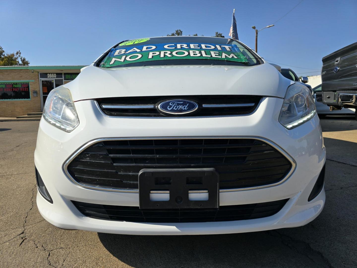 2017 DIAMOND WHITE Ford C-Max Hybrid SE (1FADP5AUXHL) with an 2.0L L4 DOHC 16V HYBRID engine, CVT transmission, located at 2660 S.Garland Avenue, Garland, TX, 75041, (469) 298-3118, 32.885387, -96.656776 - Welcome to DallasAutos4Less, one of the Premier BUY HERE PAY HERE Dealers in the North Dallas Area. We specialize in financing to people with NO CREDIT or BAD CREDIT. We need proof of income, proof of residence, and a ID. Come buy your new car from us today!! This is a Super Clean 2017 FORD C-MAX - Photo#9