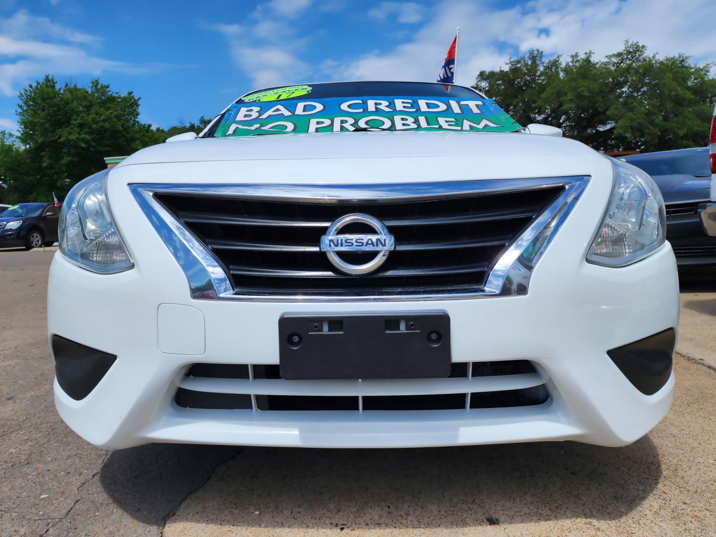 2017 FRESH POWDER /GRAY NISSAN VERSA SV SV (3N1CN7AP1HL) , AUTO transmission, located at 2660 S.Garland Avenue	, Garland, TX, 75041, (469) 298-3118, 32.885387, -96.656776 - CASH$$$$ CAR! This is a SUPER CLEAN 2017 NISSAN VERSA SV! SUPER CLEAN! BLUETOOTH Great Gas Mileage! Come in for a test drive today. We are open from 10am-7pm Monday-Saturday. Call us with any questions at 469.202.7468, or email us at DallasAutos4Less@gmail.com. - Photo#9