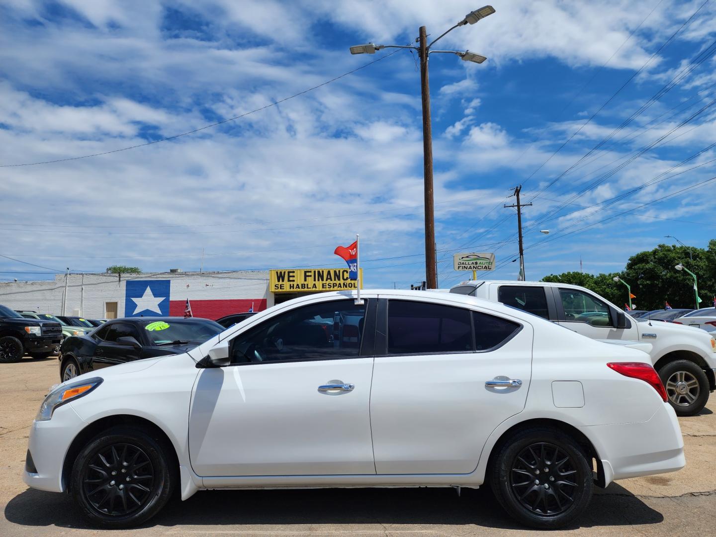 2017 FRESH POWDER /GRAY NISSAN VERSA SV SV (3N1CN7AP1HL) , AUTO transmission, located at 2660 S.Garland Avenue	, Garland, TX, 75041, (469) 298-3118, 32.885387, -96.656776 - CASH$$$$ CAR! This is a SUPER CLEAN 2017 NISSAN VERSA SV! SUPER CLEAN! BLUETOOTH Great Gas Mileage! Come in for a test drive today. We are open from 10am-7pm Monday-Saturday. Call us with any questions at 469.202.7468, or email us at DallasAutos4Less@gmail.com. - Photo#6