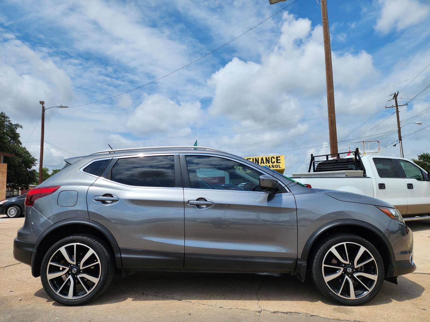 2017 Nissan Rogue SL Sport SL SPORT (JN1BJ1CPXHW) with an 2.0L L4 DOHC 16V engine, CVT transmission, located at 2660 S.Garland Avenue, Garland, TX, 75041, (469) 298-3118, 32.885387, -96.656776 - Welcome to DallasAutos4Less, one of the Premier BUY HERE PAY HERE Dealers in the North Dallas Area. We specialize in financing to people with NO CREDIT or BAD CREDIT. We need proof of income, proof of residence, and a ID. Come buy your new car from us today!! This is a SUPER CLEAN 2017 NISSAN ROG - Photo#2