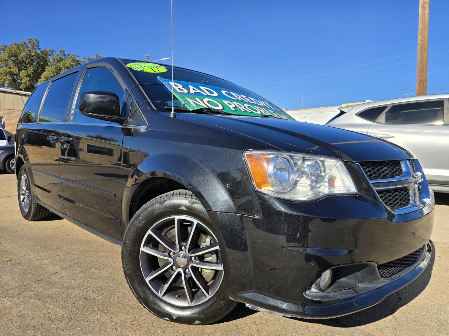 2017 BLACK Dodge Grand Caravan SXT (2C4RDGCG2HR) with an 3.6L V6 DOHC 24V engine, 6A transmission, located at 2660 S.Garland Avenue, Garland, TX, 75041, (469) 298-3118, 32.885387, -96.656776 - Photo#0