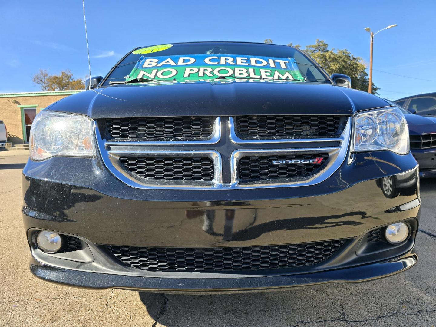 2017 BLACK Dodge Grand Caravan SXT (2C4RDGCG2HR) with an 3.6L V6 DOHC 24V engine, 6A transmission, located at 2660 S.Garland Avenue, Garland, TX, 75041, (469) 298-3118, 32.885387, -96.656776 - Photo#9