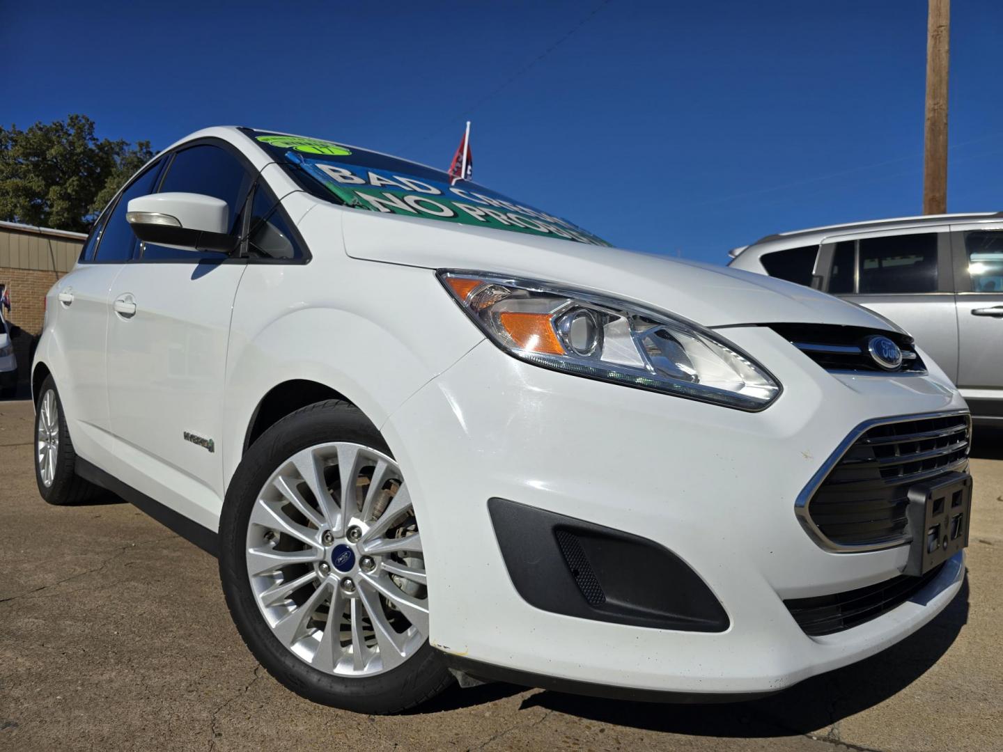 2017 WHITE Ford C-Max Hybrid SE (1FADP5AU4HL) with an 2.0L L4 DOHC 16V HYBRID engine, CVT transmission, located at 2660 S.Garland Avenue, Garland, TX, 75041, (469) 298-3118, 32.885387, -96.656776 - Photo#0