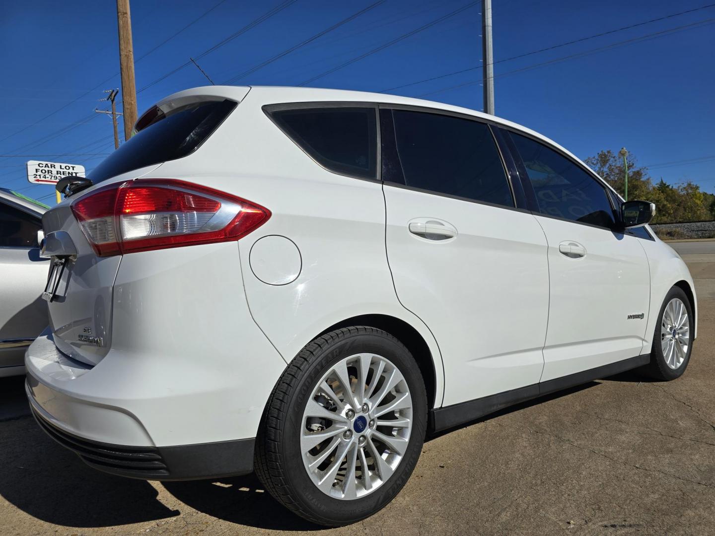 2017 WHITE Ford C-Max Hybrid SE (1FADP5AU4HL) with an 2.0L L4 DOHC 16V HYBRID engine, CVT transmission, located at 2660 S.Garland Avenue, Garland, TX, 75041, (469) 298-3118, 32.885387, -96.656776 - Photo#3