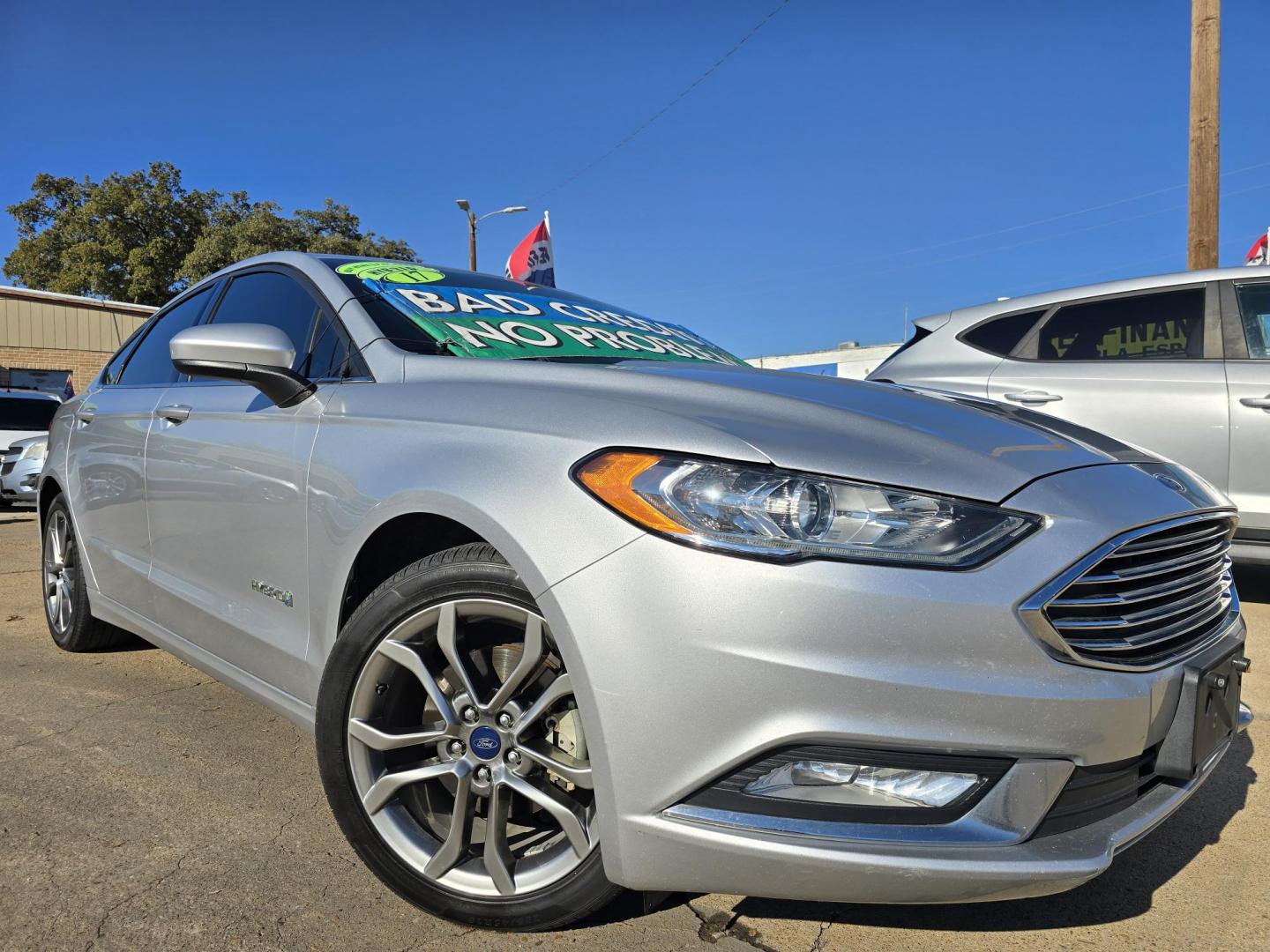 2017 SILVER Ford Fusion Hybrid SE (3FA6P0LU5HR) with an 2.0L L4 DOHC 16V HYBRID engine, CVT transmission, located at 2660 S.Garland Avenue, Garland, TX, 75041, (469) 298-3118, 32.885387, -96.656776 - Photo#0