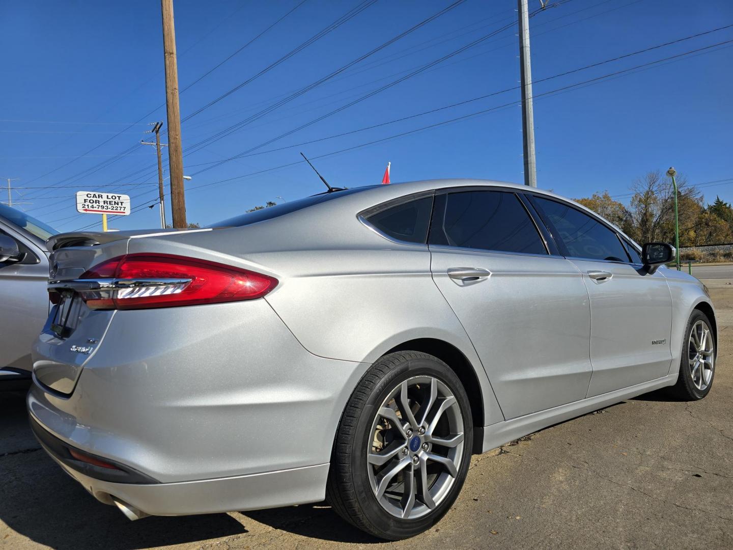 2017 SILVER Ford Fusion Hybrid SE (3FA6P0LU5HR) with an 2.0L L4 DOHC 16V HYBRID engine, CVT transmission, located at 2660 S.Garland Avenue, Garland, TX, 75041, (469) 298-3118, 32.885387, -96.656776 - Photo#3