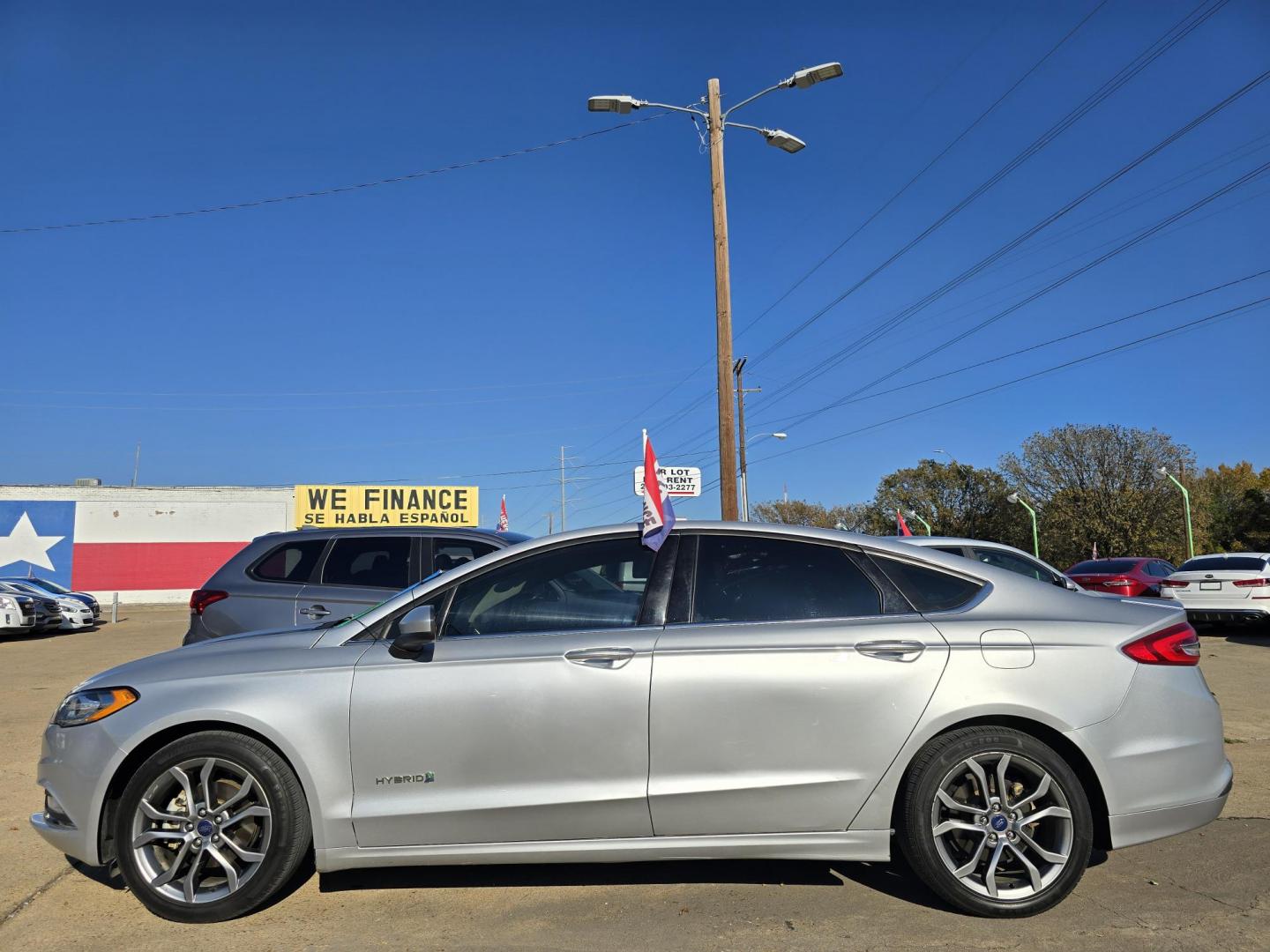 2017 SILVER Ford Fusion Hybrid SE (3FA6P0LU5HR) with an 2.0L L4 DOHC 16V HYBRID engine, CVT transmission, located at 2660 S.Garland Avenue, Garland, TX, 75041, (469) 298-3118, 32.885387, -96.656776 - Photo#6