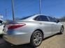 2017 SILVER Toyota Camry SE (4T1BF1FK6HU) with an 2.5L L4 DOHC 16V engine, 6A transmission, located at 2660 S.Garland Avenue, Garland, TX, 75041, (469) 298-3118, 32.885387, -96.656776 - Photo#3