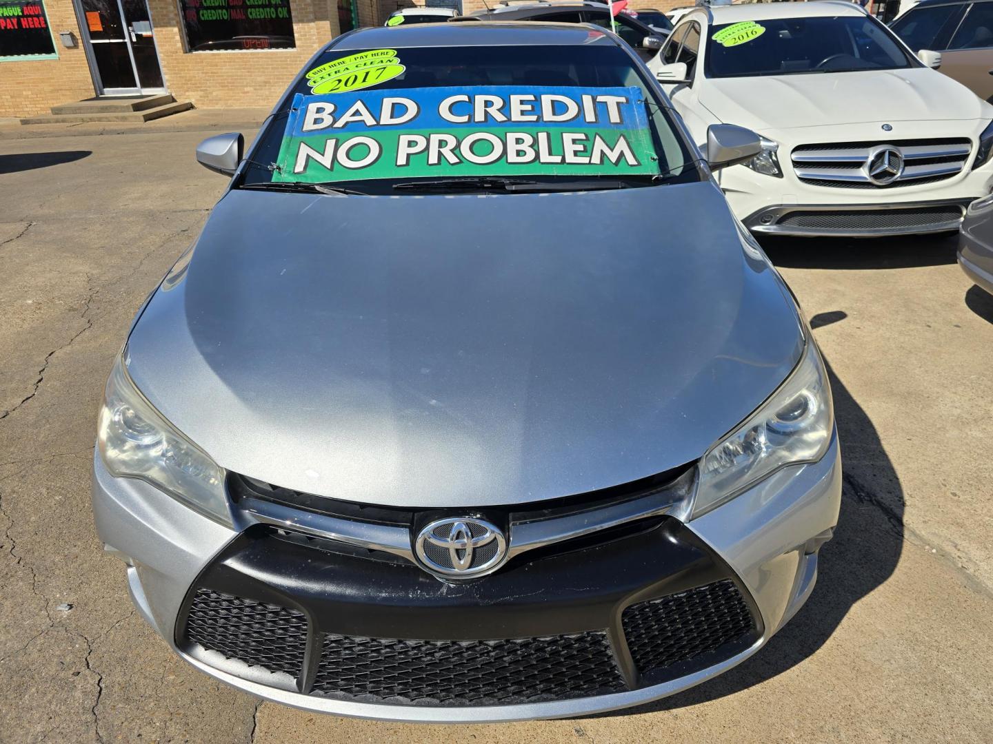 2017 SILVER Toyota Camry SE (4T1BF1FK6HU) with an 2.5L L4 DOHC 16V engine, 6A transmission, located at 2660 S.Garland Avenue, Garland, TX, 75041, (469) 298-3118, 32.885387, -96.656776 - Photo#7