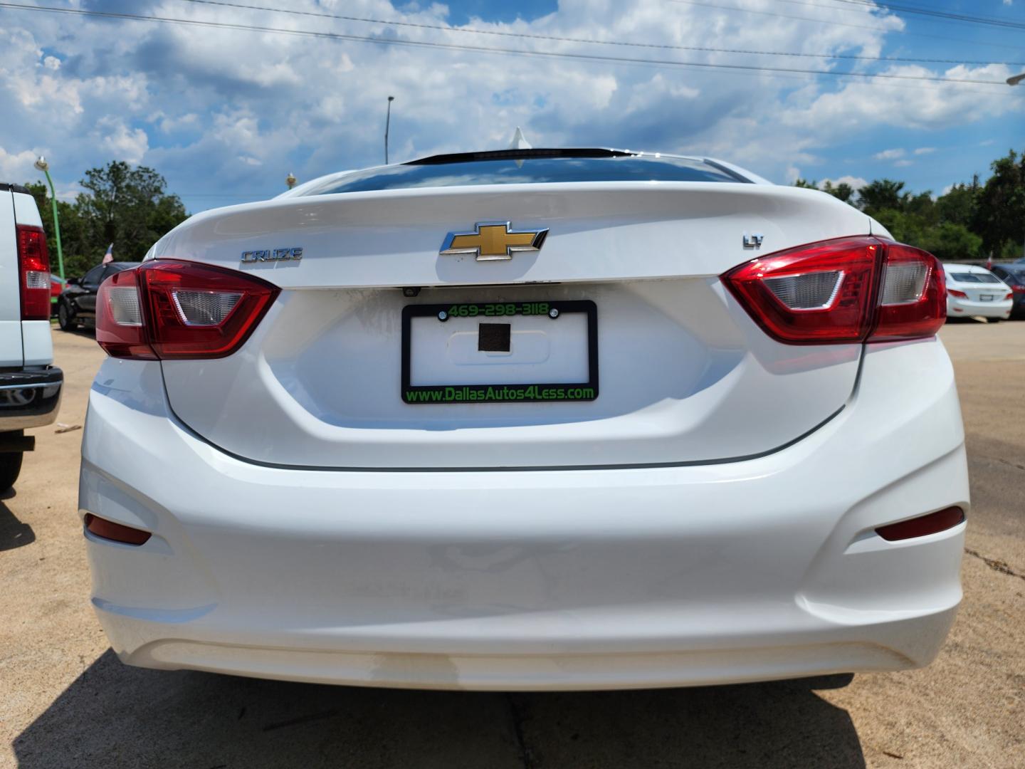 2018 WHITE Chevrolet Cruze LT (1G1BE5SM6J7) , AUTO transmission, located at 2660 S.Garland Avenue	, Garland, TX, 75041, (469) 298-3118, 32.885387, -96.656776 - CASH$$$$$$ CAR!! This is a very well cared for 2018 CHEVY CRUZE LT SEDAN! BACK UP CAMERA! HEATED SEATS! BLUETOOTH! XM SAT RADIO! Come in for a test drive today. We are open from 10am-7pm Monday-Saturday. Call us with any questions at 469-202-7468, or email us DallasAutos4Less@gmail.com. - Photo#4