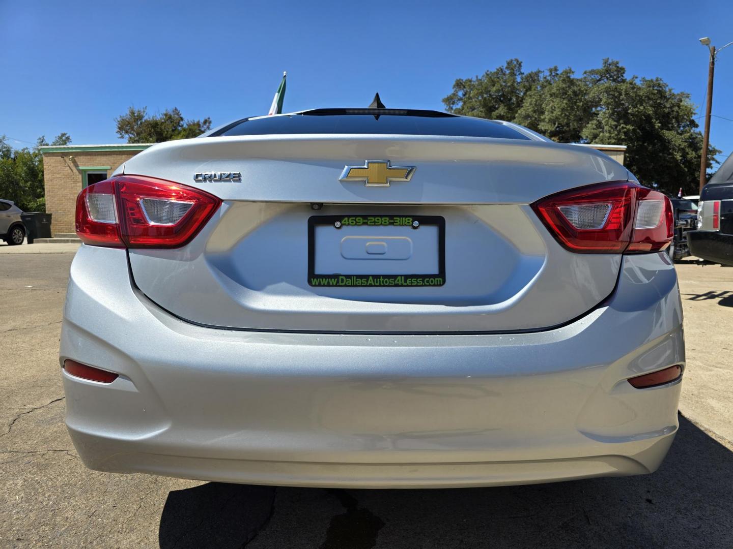 2018 Chevrolet Cruze LS (1G1BC5SM6J7) with an 1.4L L4 DOHC 16V TURBO engine, 6A transmission, located at 2660 S.Garland Avenue, Garland, TX, 75041, (469) 298-3118, 32.885387, -96.656776 - Photo#4