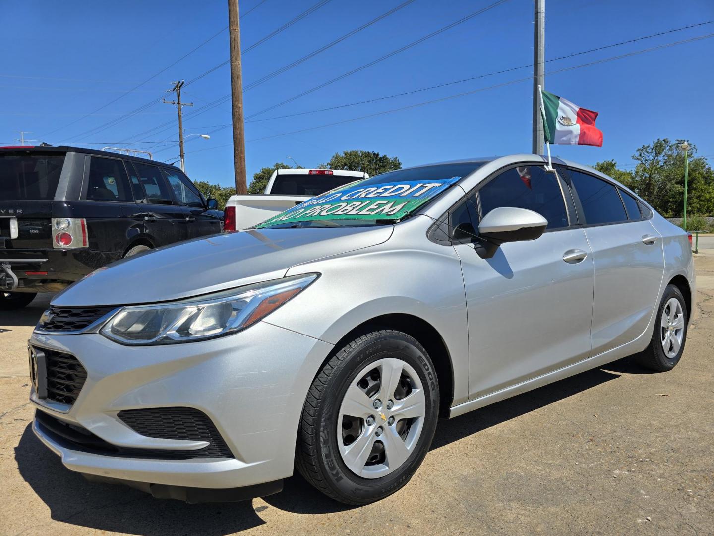 2018 Chevrolet Cruze LS (1G1BC5SM6J7) with an 1.4L L4 DOHC 16V TURBO engine, 6A transmission, located at 2660 S.Garland Avenue, Garland, TX, 75041, (469) 298-3118, 32.885387, -96.656776 - Photo#7