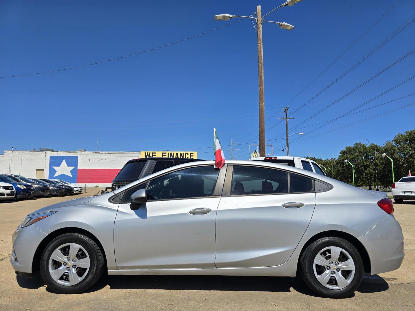 2018 Chevrolet Cruze LS (1G1BC5SM6J7) with an 1.4L L4 DOHC 16V TURBO engine, 6A transmission, located at 2660 S.Garland Avenue, Garland, TX, 75041, (469) 298-3118, 32.885387, -96.656776 - Photo#6