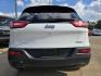 2018 WHITE Jeep Cherokee Latitude (1C4PJLCB2JD) with an 2.4L L4 DOHC 16V engine, 9A transmission, located at 2660 S.Garland Avenue, Garland, TX, 75041, (469) 298-3118, 32.885387, -96.656776 - Photo#4