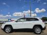 2018 WHITE Jeep Cherokee Latitude (1C4PJLCB2JD) with an 2.4L L4 DOHC 16V engine, 9A transmission, located at 2660 S.Garland Avenue, Garland, TX, 75041, (469) 298-3118, 32.885387, -96.656776 - Photo#7