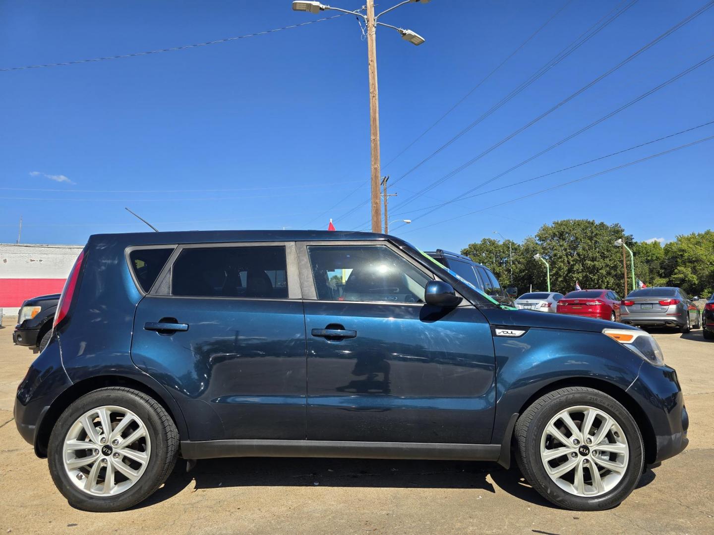 2018 BLUE Kia Soul + (KNDJP3A51J7) with an 2.0L L4 DOHC 16V engine, 6A transmission, located at 2660 S.Garland Avenue, Garland, TX, 75041, (469) 298-3118, 32.885387, -96.656776 - Photo#2