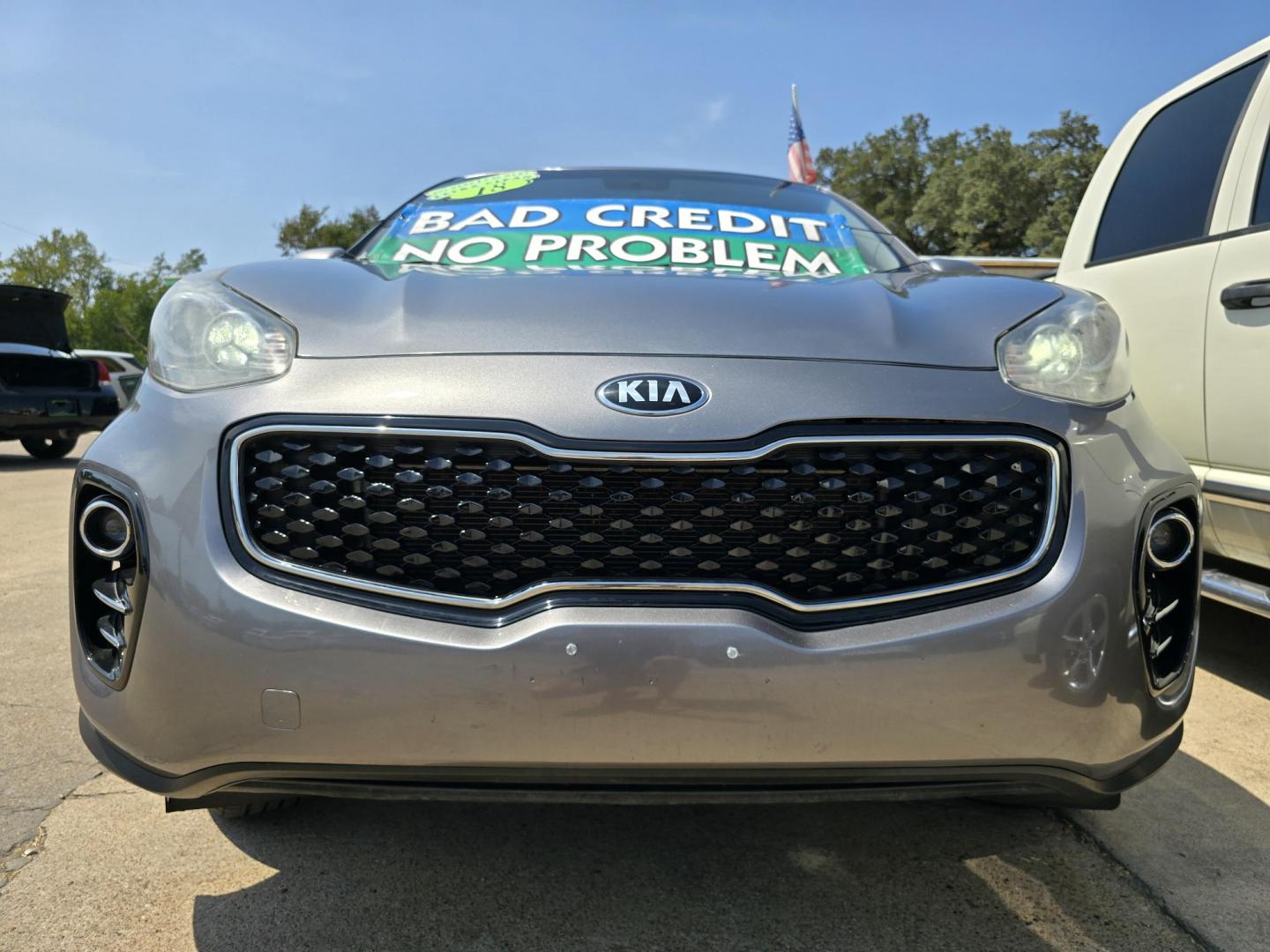 2018 Kia Sportage LX (KNDPMCAC8J7) with an 2.4L V6 DOHC 24V engine, 6A transmission, located at 2660 S.Garland Avenue, Garland, TX, 75041, (469) 298-3118, 32.885387, -96.656776 - Photo#9