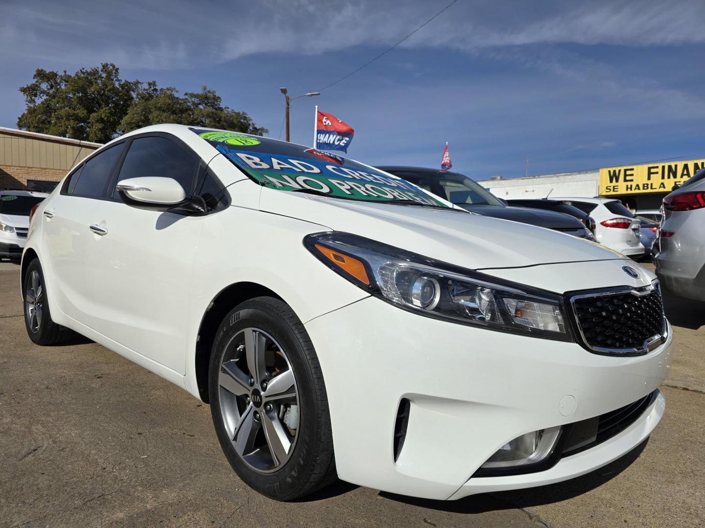 2018 WHITE Kia Forte LX (3KPFL4A74JE) with an 2.0L L4 DOHC 16V engine, AUTO transmission, located at 2660 S.Garland Avenue, Garland, TX, 75041, (469) 298-3118, 32.885387, -96.656776 - Photo#1