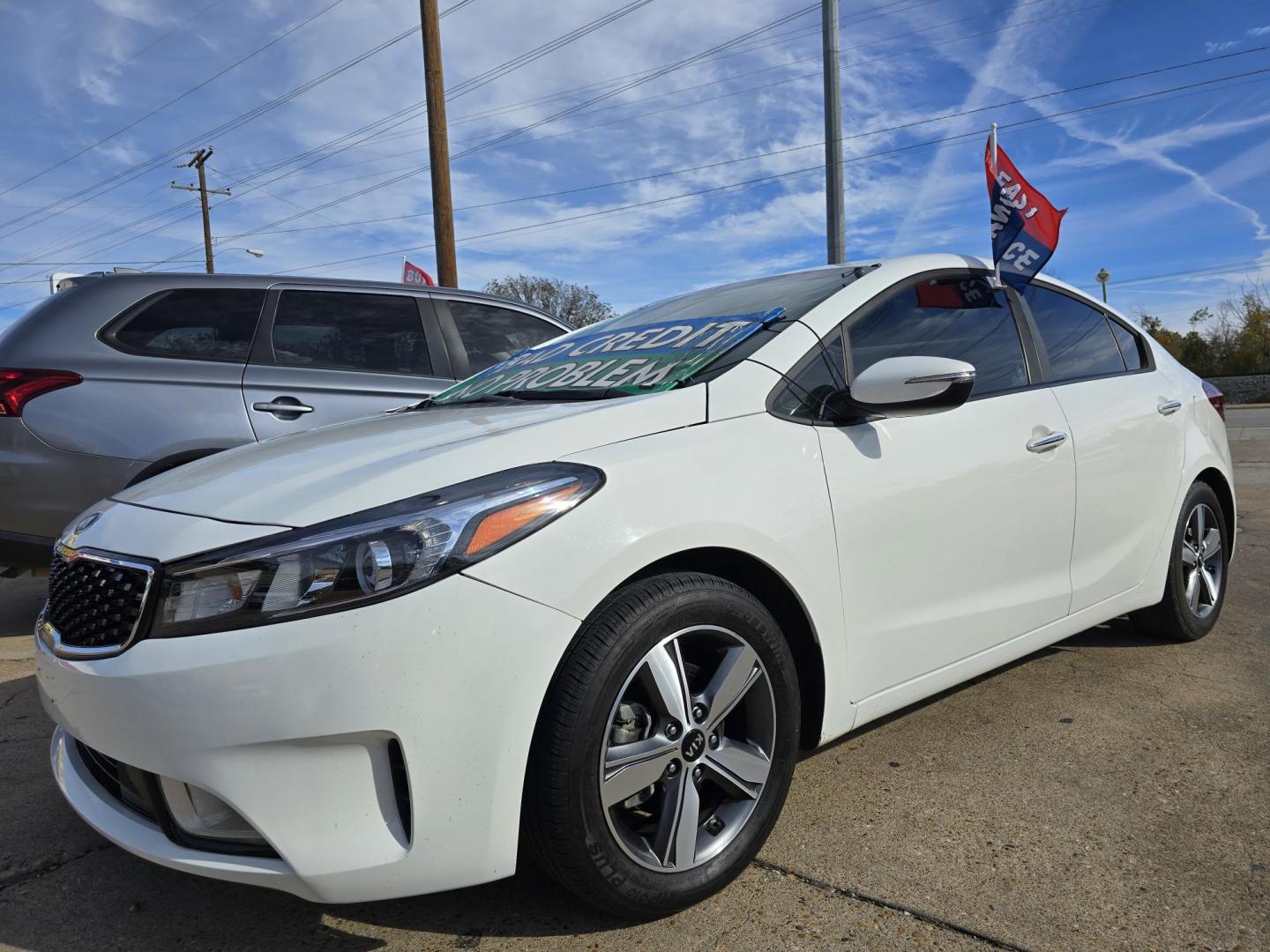 2018 WHITE Kia Forte LX (3KPFL4A74JE) with an 2.0L L4 DOHC 16V engine, AUTO transmission, located at 2660 S.Garland Avenue, Garland, TX, 75041, (469) 298-3118, 32.885387, -96.656776 - Photo#7