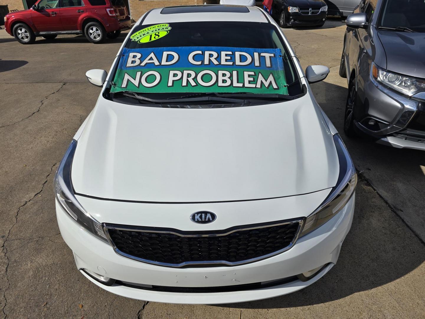 2018 WHITE Kia Forte LX (3KPFL4A74JE) with an 2.0L L4 DOHC 16V engine, AUTO transmission, located at 2660 S.Garland Avenue, Garland, TX, 75041, (469) 298-3118, 32.885387, -96.656776 - Photo#8