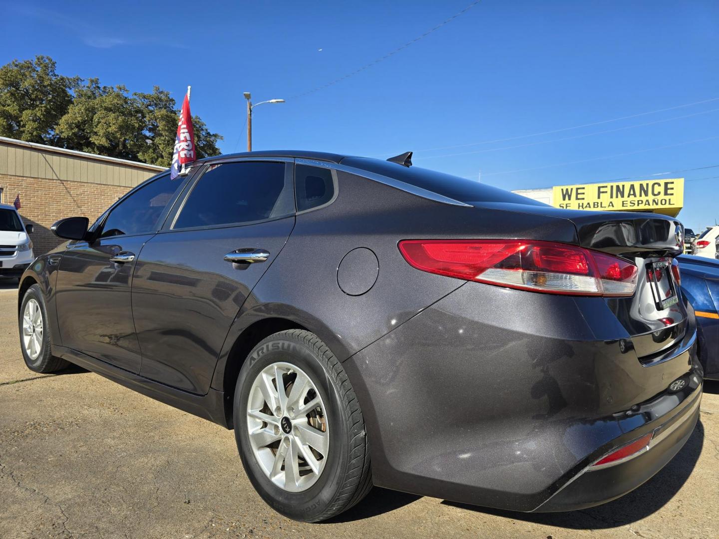 2018 GRAY Kia Optima LX (KNAGT4L38J5) with an 2.4L L4 DOHC 16V engine, 6A transmission, located at 2660 S.Garland Avenue, Garland, TX, 75041, (469) 298-3118, 32.885387, -96.656776 - Photo#5