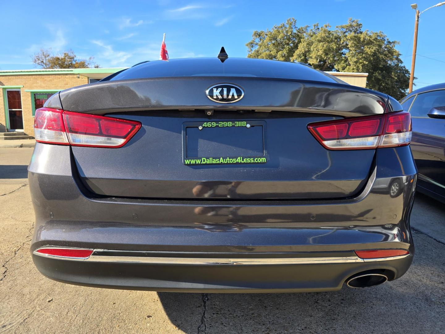 2018 GRAY Kia Optima LX (KNAGT4L38J5) with an 2.4L L4 DOHC 16V engine, 6A transmission, located at 2660 S.Garland Avenue, Garland, TX, 75041, (469) 298-3118, 32.885387, -96.656776 - Photo#4