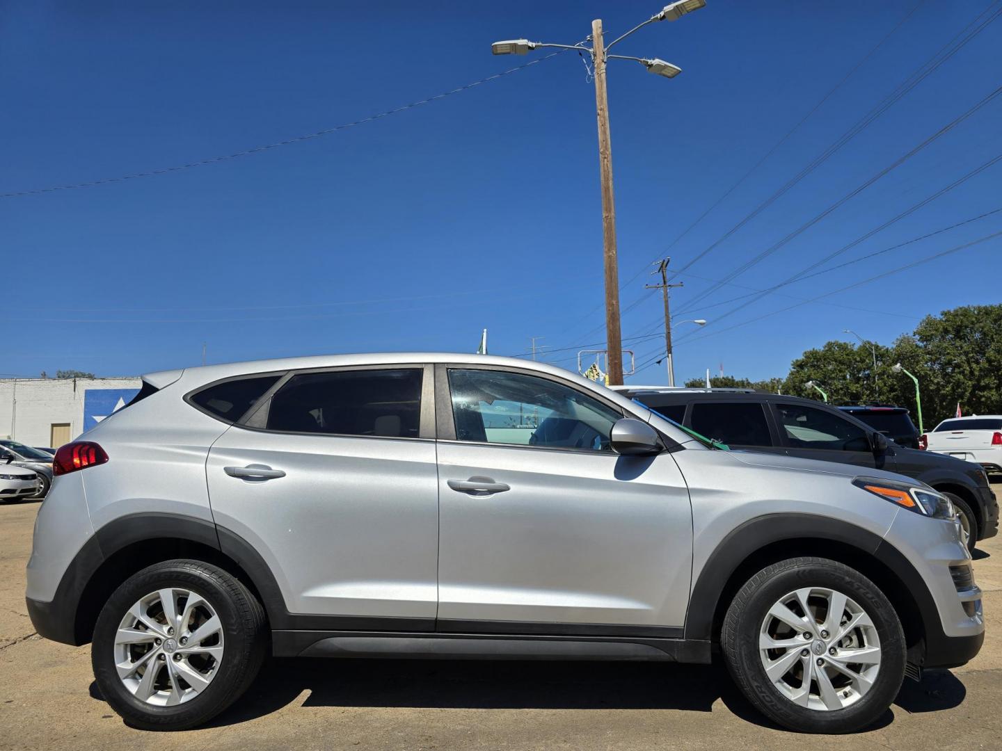 2019 Hyundai Tucson SE (KM8J23A46KU) with an 2.0L L4 DOHC 16V engine, 6A transmission, located at 2660 S.Garland Avenue, Garland, TX, 75041, (469) 298-3118, 32.885387, -96.656776 - Photo#2