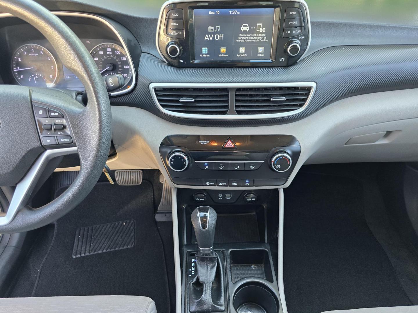 2019 Hyundai Tucson SE (KM8J23A46KU) with an 2.0L L4 DOHC 16V engine, 6A transmission, located at 2660 S.Garland Avenue, Garland, TX, 75041, (469) 298-3118, 32.885387, -96.656776 - Photo#13