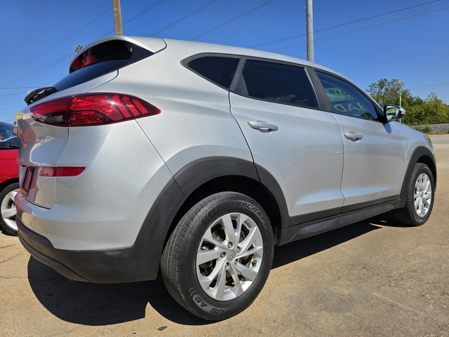 2019 Hyundai Tucson SE (KM8J23A46KU) with an 2.0L L4 DOHC 16V engine, 6A transmission, located at 2660 S.Garland Avenue, Garland, TX, 75041, (469) 298-3118, 32.885387, -96.656776 - Photo#3