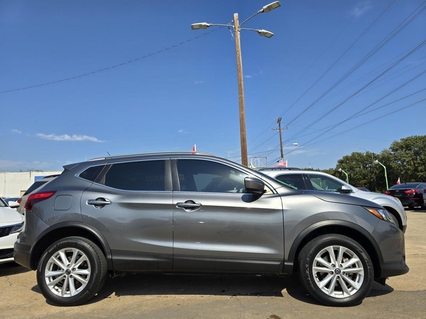 2019 GRAY Nissan Rogue Sport SL (JN1BJ1CR9KW) with an 2.0L L4 DOHC 16V engine, CVT transmission, located at 2660 S.Garland Avenue, Garland, TX, 75041, (469) 298-3118, 32.885387, -96.656776 - Photo#2