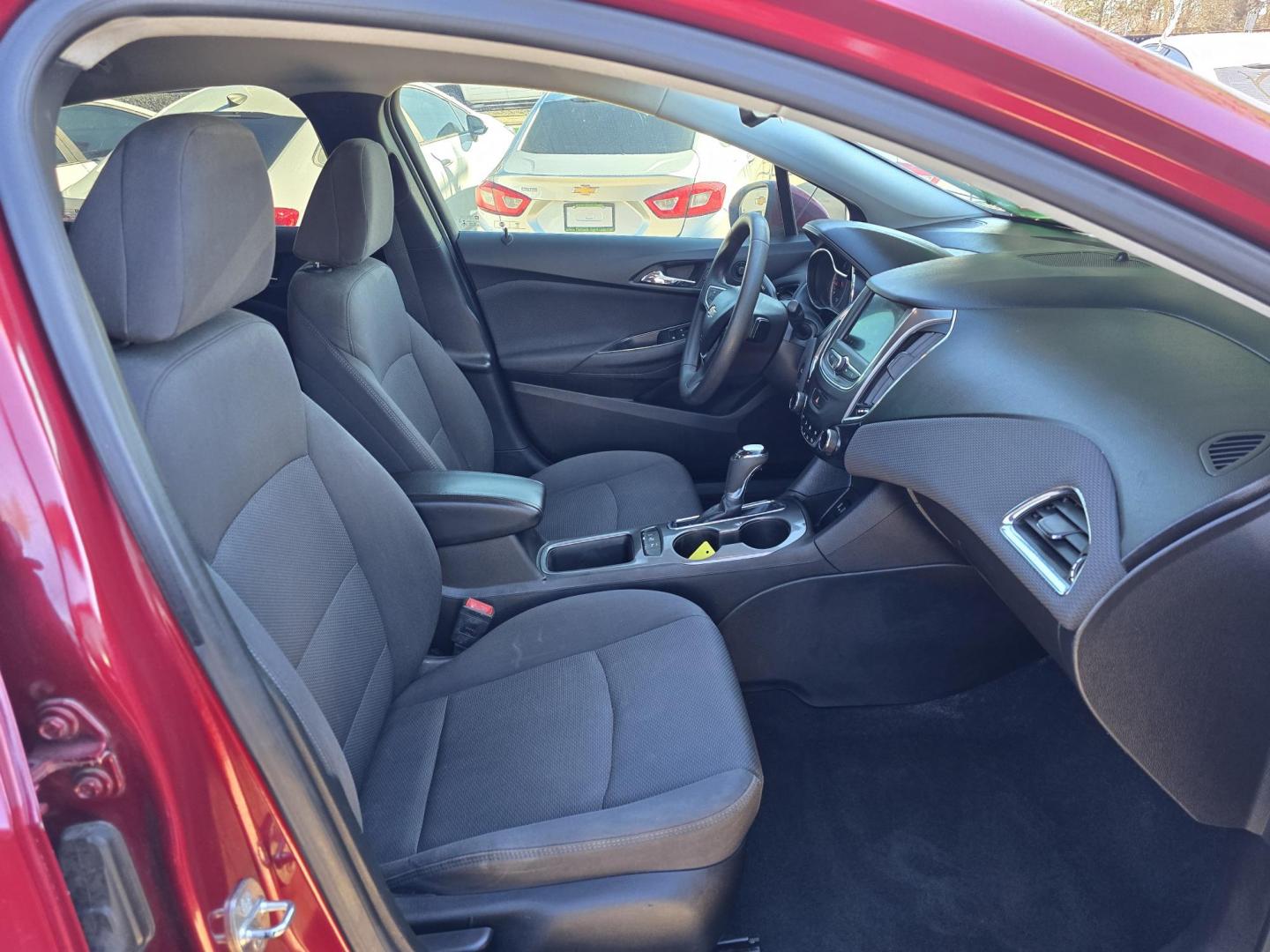 2019 BURGUNDY Chevrolet Cruze LT (1G1BE5SM9K7) with an 1.4L L4 DOHC 16V TURBO engine, 6A transmission, located at 2660 S.Garland Avenue, Garland, TX, 75041, (469) 298-3118, 32.885387, -96.656776 - Welcome to DallasAutos4Less, one of the Premier BUY HERE PAY HERE Dealers in the North Dallas Area. We specialize in financing to people with NO CREDIT or BAD CREDIT. We need proof of income, proof of residence, and a ID. Come buy your new car from us today!! This is a very well cared for 2019 CH - Photo#20