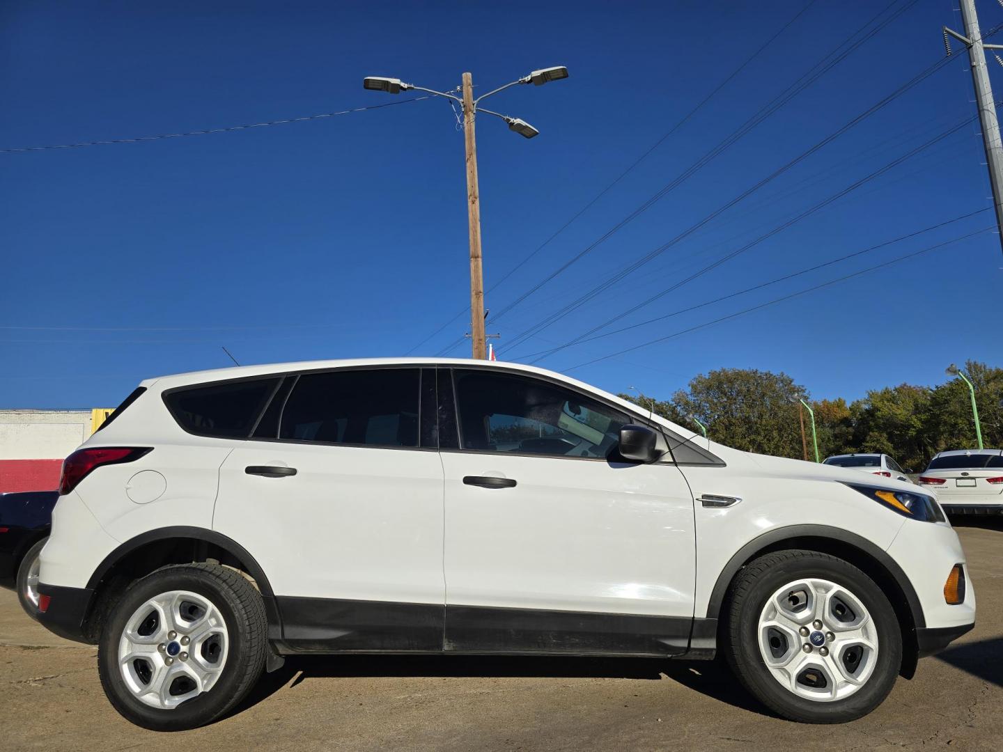 2019 WHITE Ford Escape S (1FMCU0F71KU) with an 2.5L L4 DOHC 16V engine, 6A transmission, located at 2660 S.Garland Avenue, Garland, TX, 75041, (469) 298-3118, 32.885387, -96.656776 - Photo#2