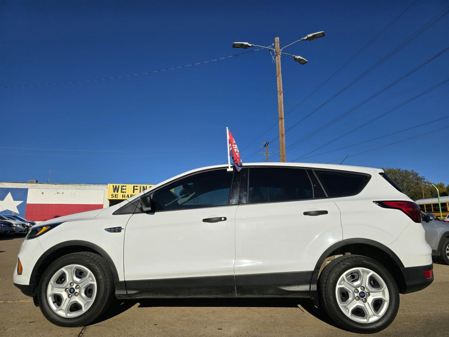 2019 WHITE Ford Escape S (1FMCU0F71KU) with an 2.5L L4 DOHC 16V engine, 6A transmission, located at 2660 S.Garland Avenue, Garland, TX, 75041, (469) 298-3118, 32.885387, -96.656776 - Photo#6